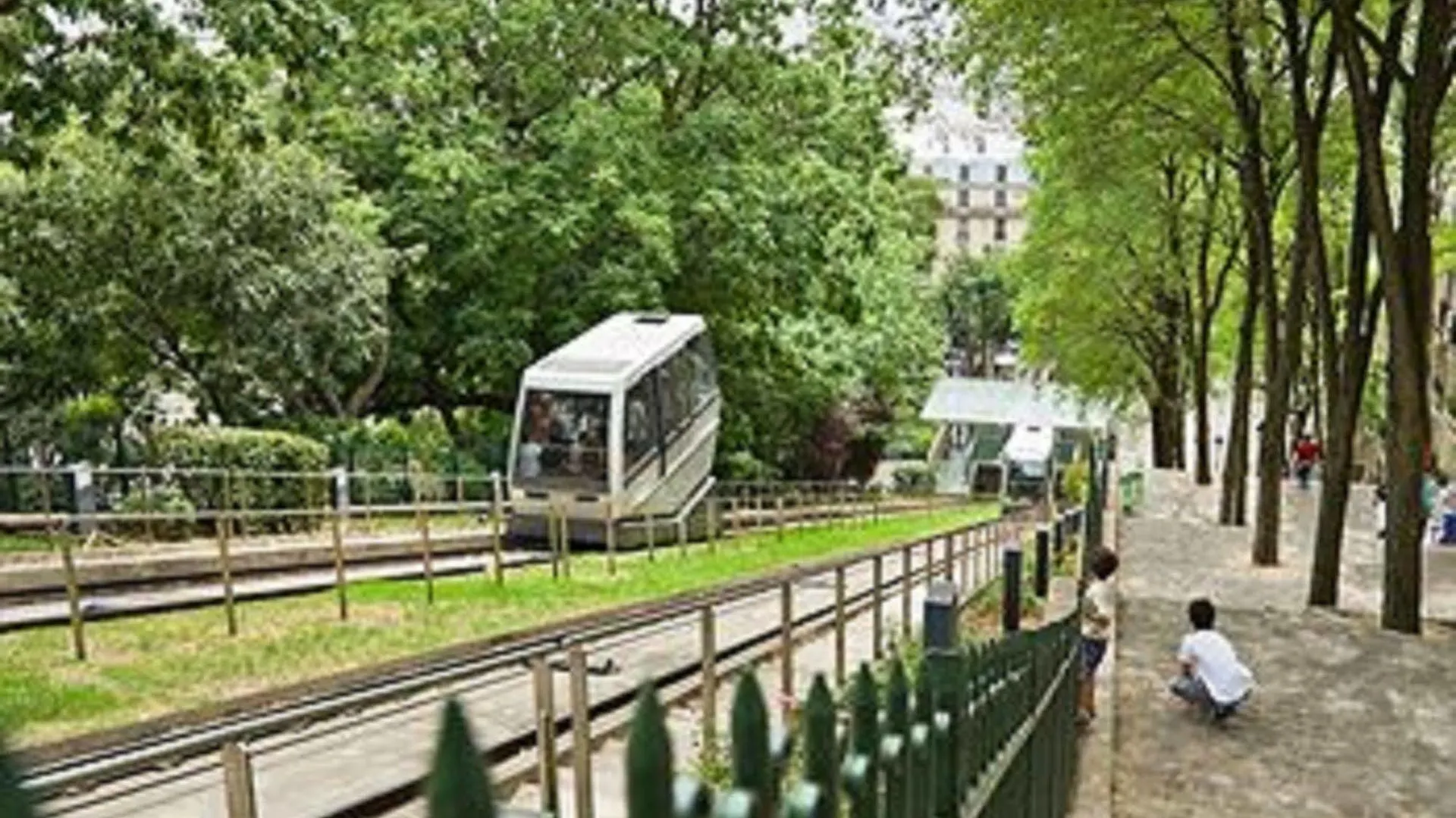 ***  Jardins De Montmartre Hotel Paris France